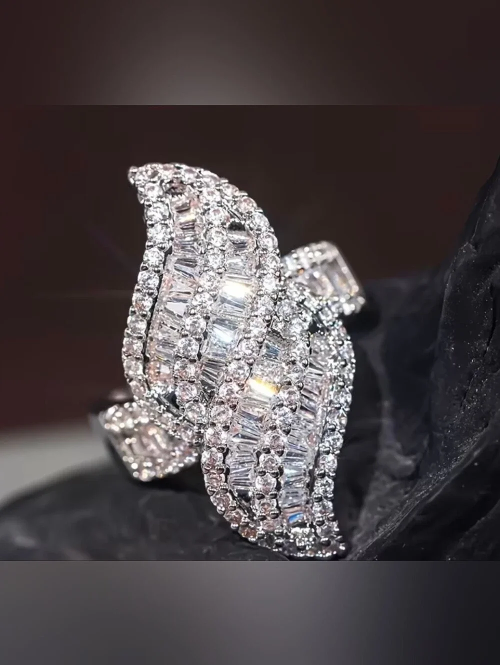 $8 Each Or Bundle 5/$20 Sparkling Silver Crystal Leaf Statement Ring Size 7